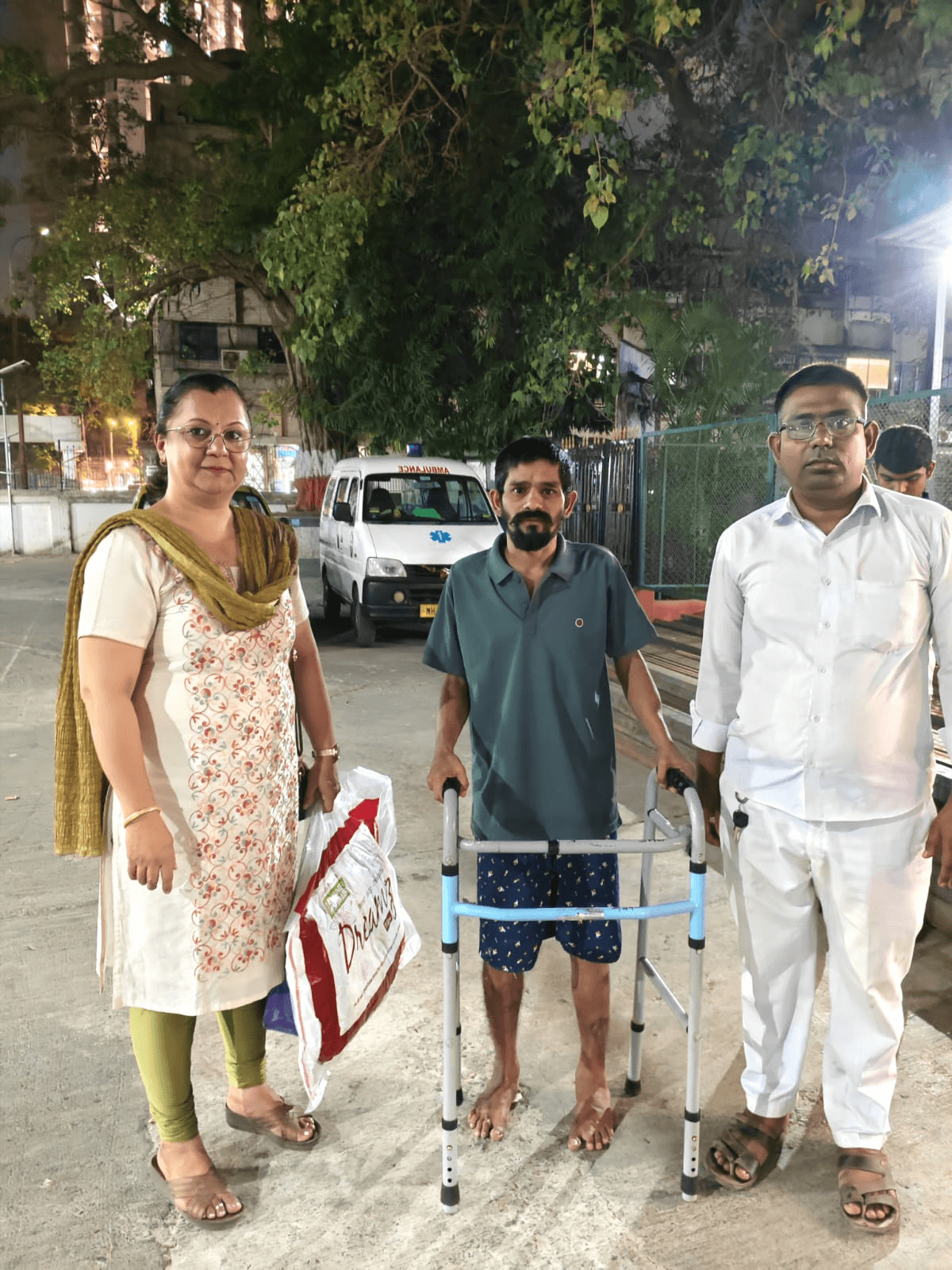 Medical Support for Roadside Patient, Mumbai