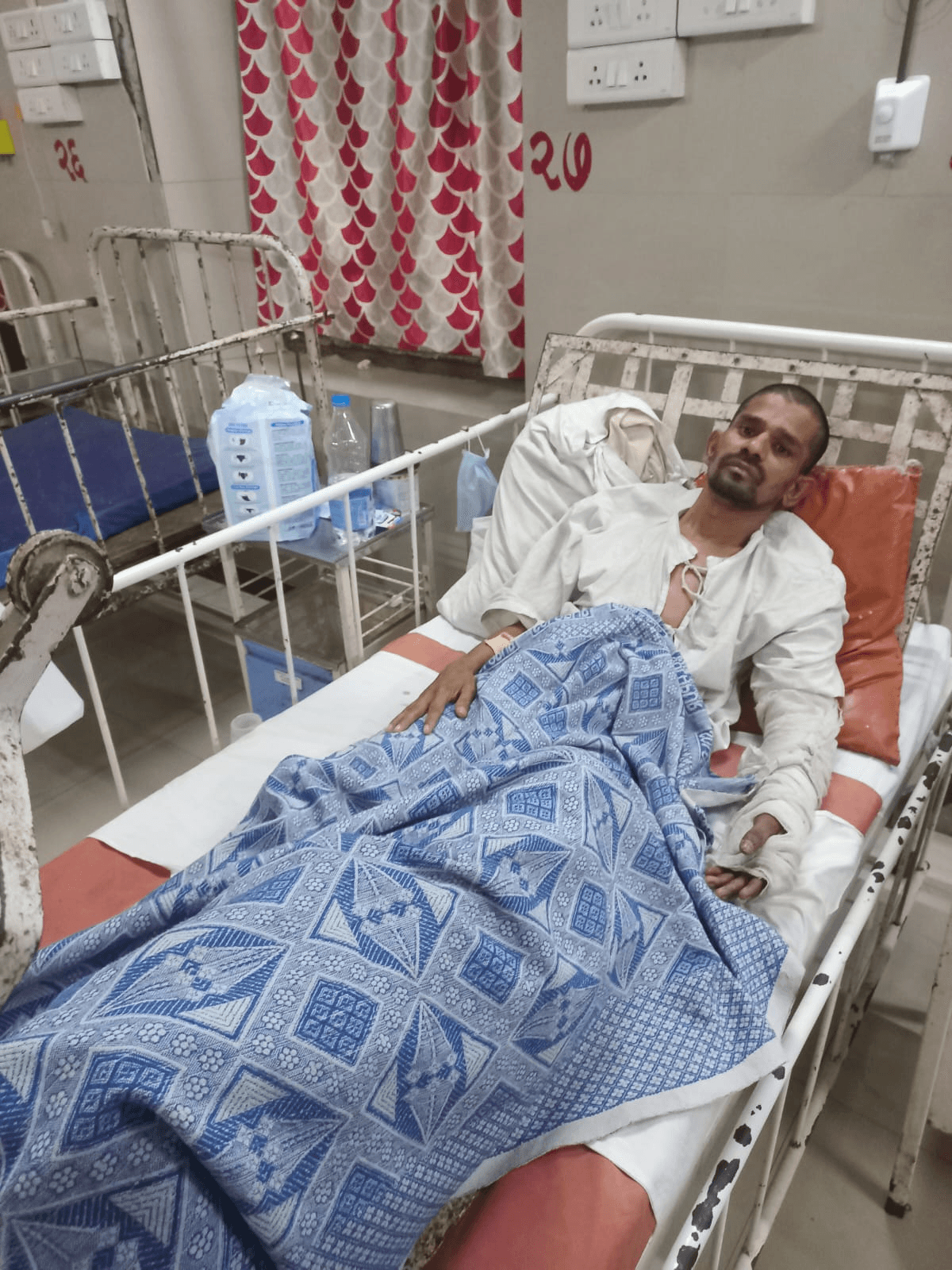 Medical Support for Roadside Patient, Mumbai — photo 5