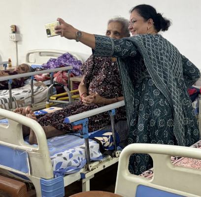A Day of Devotion and Joy at Karuneshwar Old Age Home. — photo 1